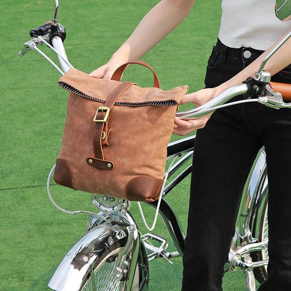 bike handlebar bag.JPG